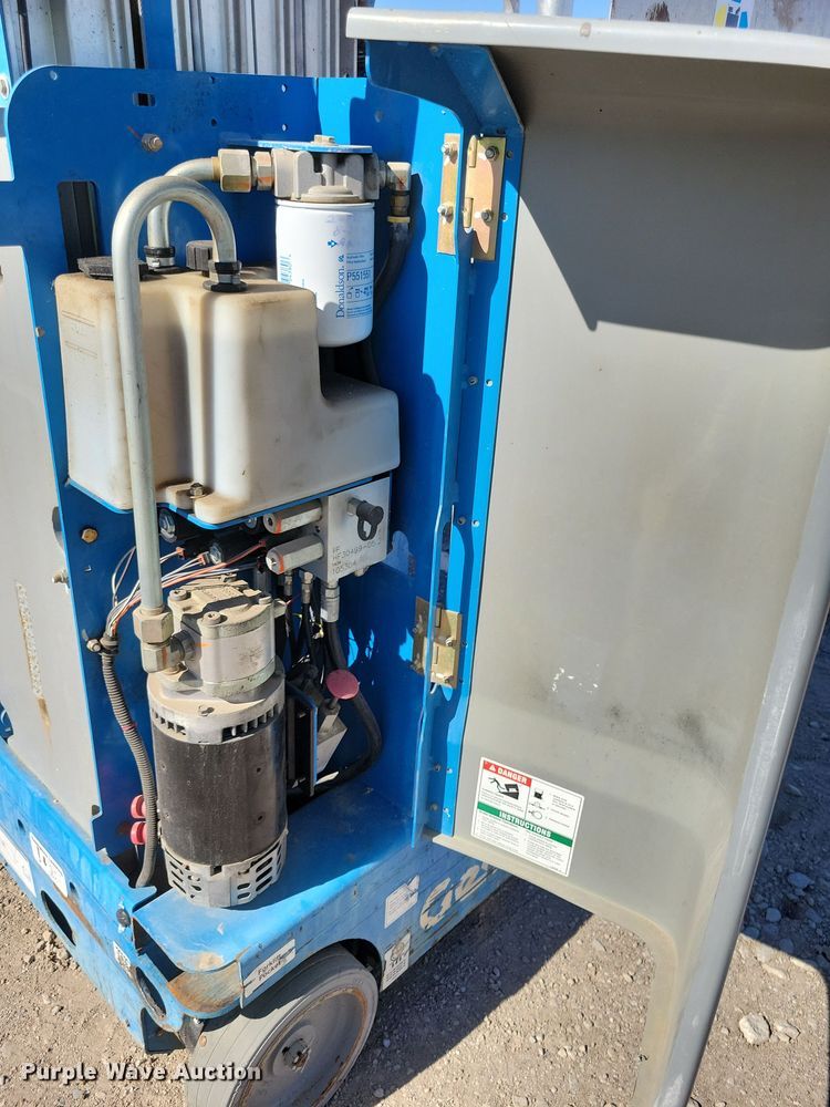 image for item YA1206 2015 Genie GR20 vertical lift
