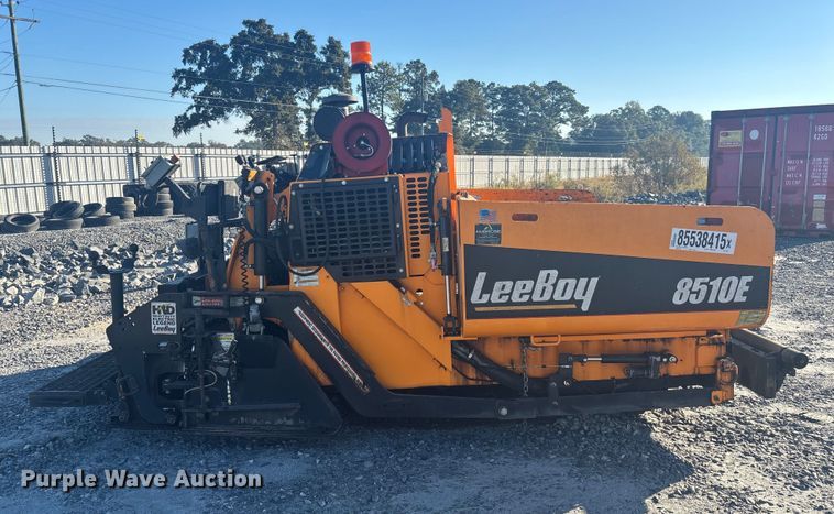 image for item YA1246 2023 LeeBoy 8510E paver