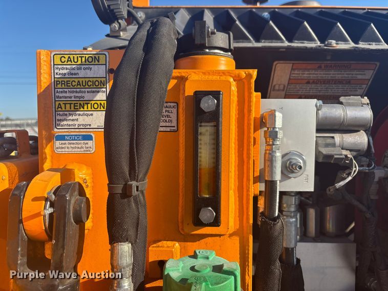 image for item YA1246 2023 LeeBoy 8510E paver