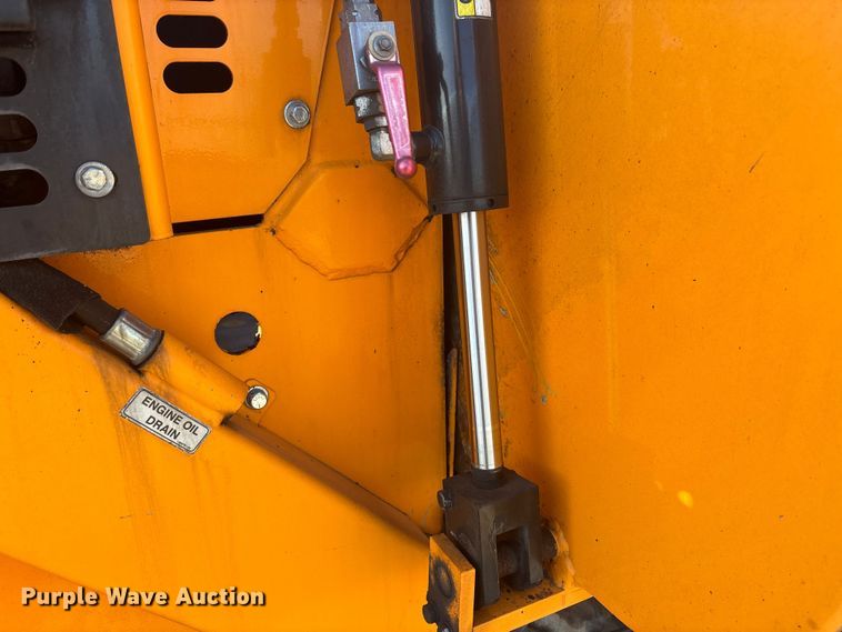 image for item YA1246 2023 LeeBoy 8510E paver