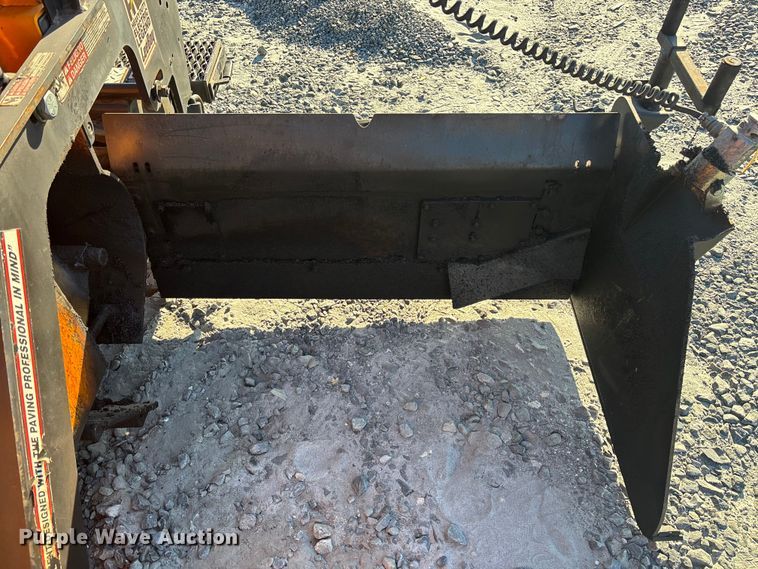 image for item YA1246 2023 LeeBoy 8510E paver