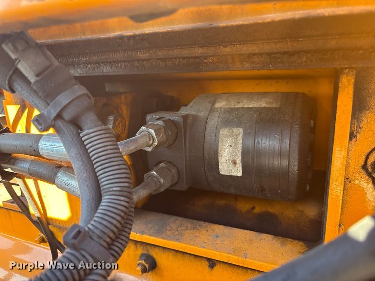 image for item YA1246 2023 LeeBoy 8510E paver