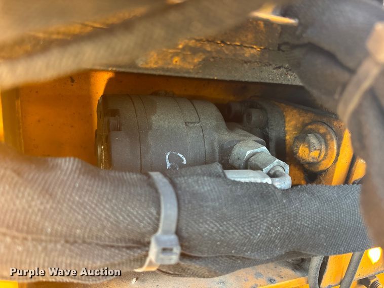 image for item YA1246 2023 LeeBoy 8510E paver