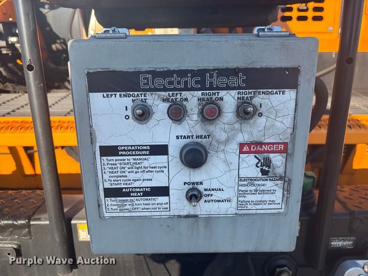 image for item YA1246 2023 LeeBoy 8510E paver