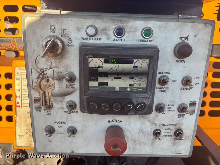 image for item YA1246 2023 LeeBoy 8510E paver