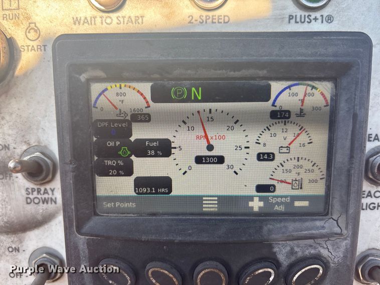 image for item YA1246 2023 LeeBoy 8510E paver