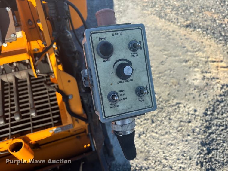 image for item YA1246 2023 LeeBoy 8510E paver