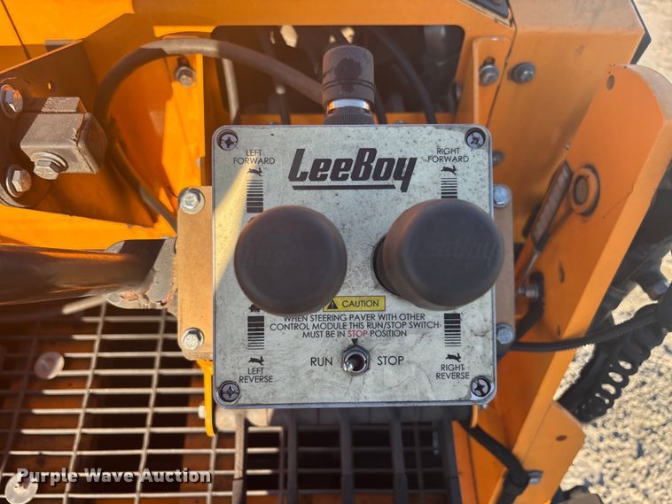 image for item YA1246 2023 LeeBoy 8510E paver