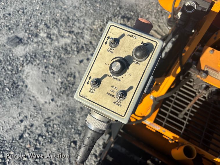 image for item YA1246 2023 LeeBoy 8510E paver