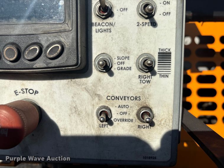 image for item YA1246 2023 LeeBoy 8510E paver