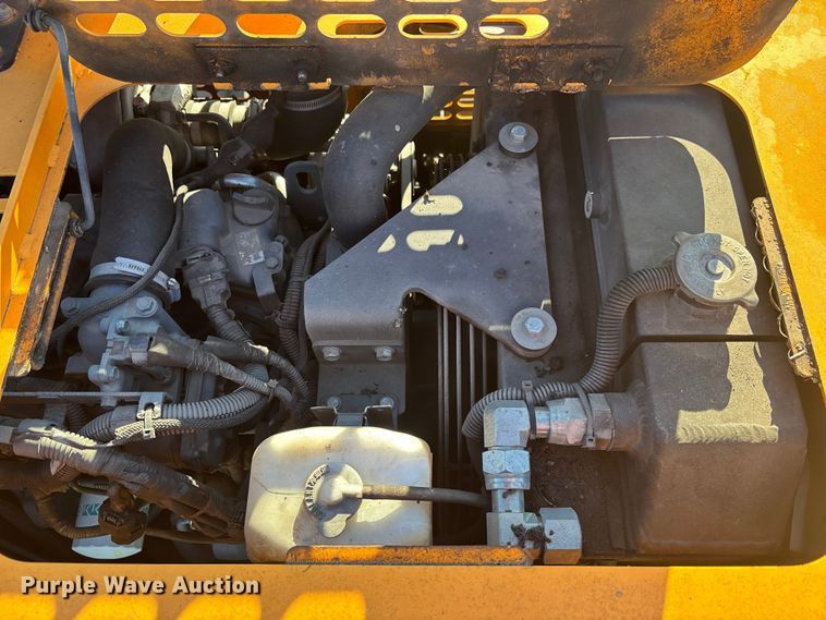 image for item YA1246 2023 LeeBoy 8510E paver