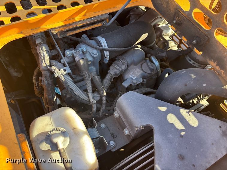 image for item YA1246 2023 LeeBoy 8510E paver