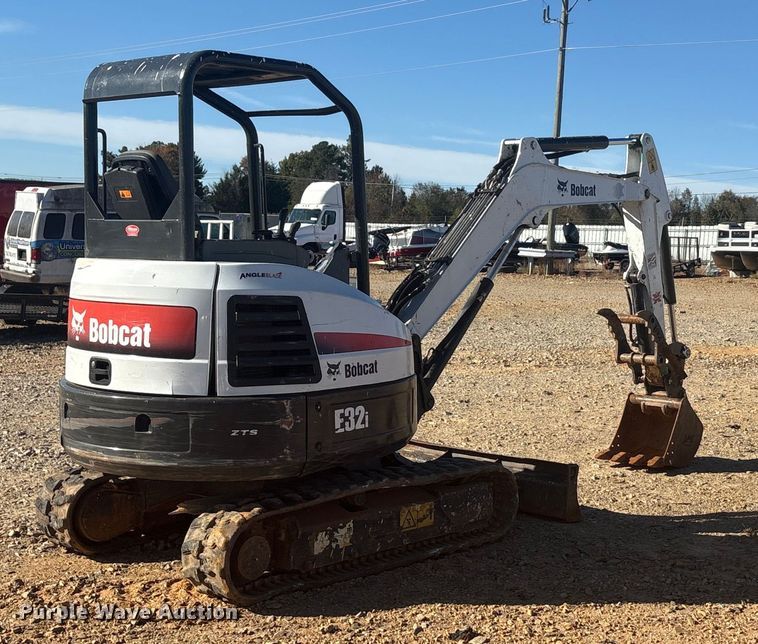 EXCAVADORA 2017 BOBCAT E32I