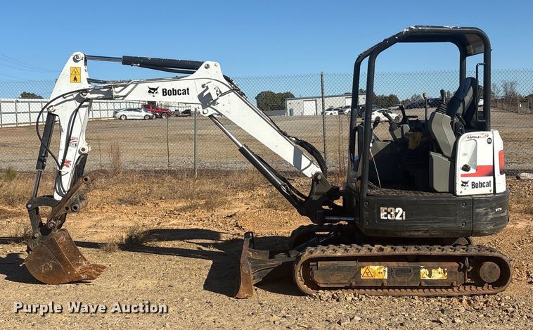image for item YA1248 2017 Bobcat E32I mini excavator