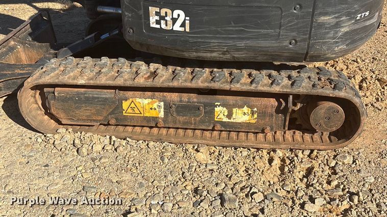 image for item YA1248 2017 Bobcat E32I mini excavator