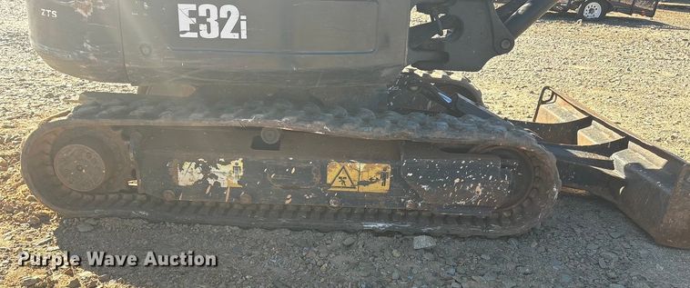 image for item YA1248 2017 Bobcat E32I mini excavator