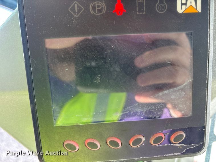 image for item YA1290 2019 Caterpillar 279D tracked skid steer loader