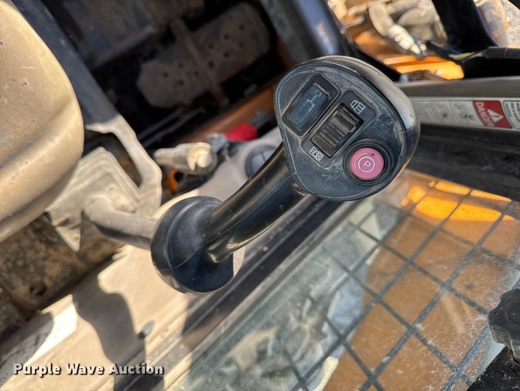 image for item YA1291 2015 Case SV280 skid steer loader