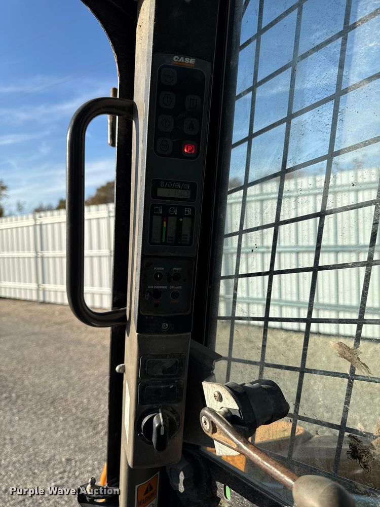 image for item YA1291 2015 Case SV280 skid steer loader