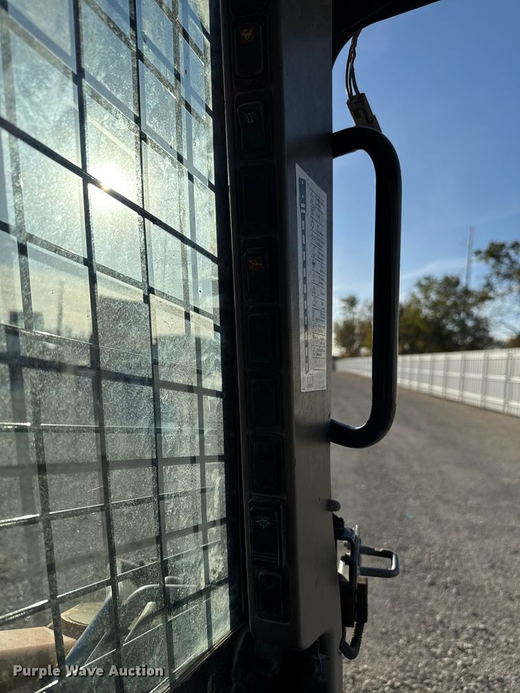 image for item YA1291 2015 Case SV280 skid steer loader