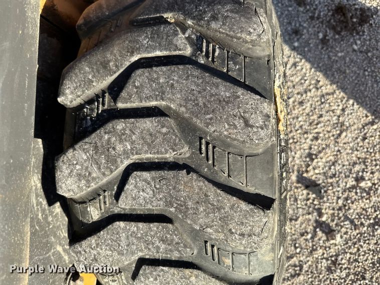 image for item YA1291 2015 Case SV280 skid steer loader