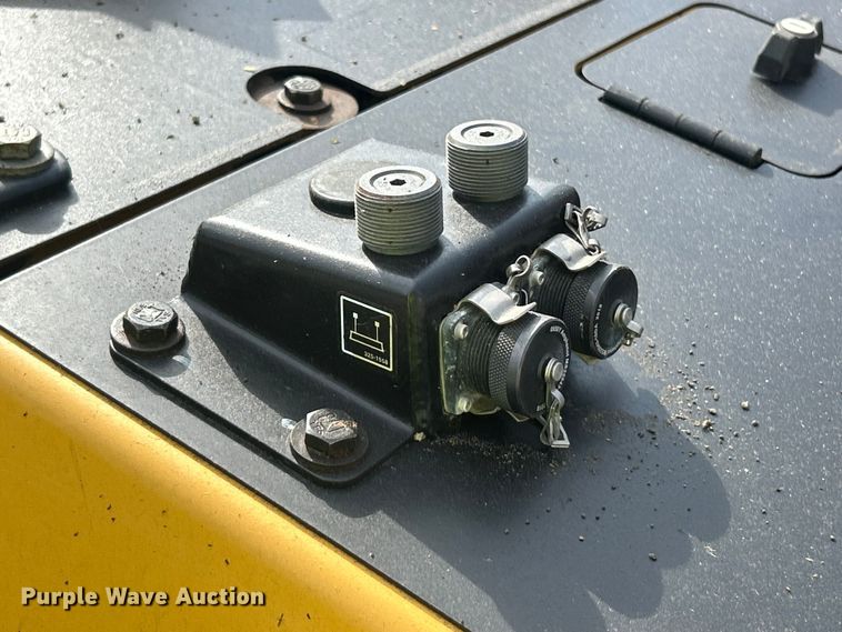 image for item YA1349 2021 Caterpillar D5 LGP dozer