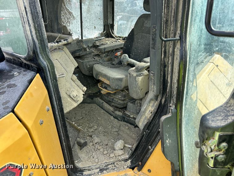 image for item YA1349 2021 Caterpillar D5 LGP dozer