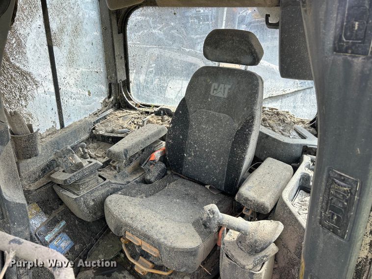 image for item YA1349 2021 Caterpillar D5 LGP dozer