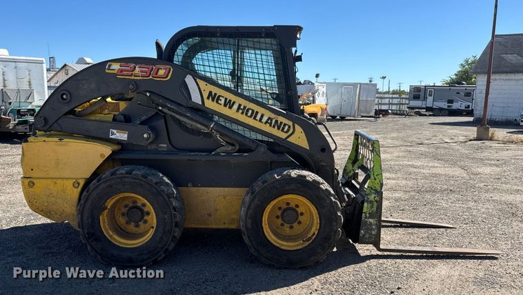 MINI CARGADOR SOBRE RUEDAS 2012 NEW HOLLAND L230