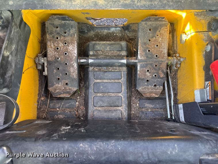 image for item YA1377 2012 New Holland L230 skid steer loader