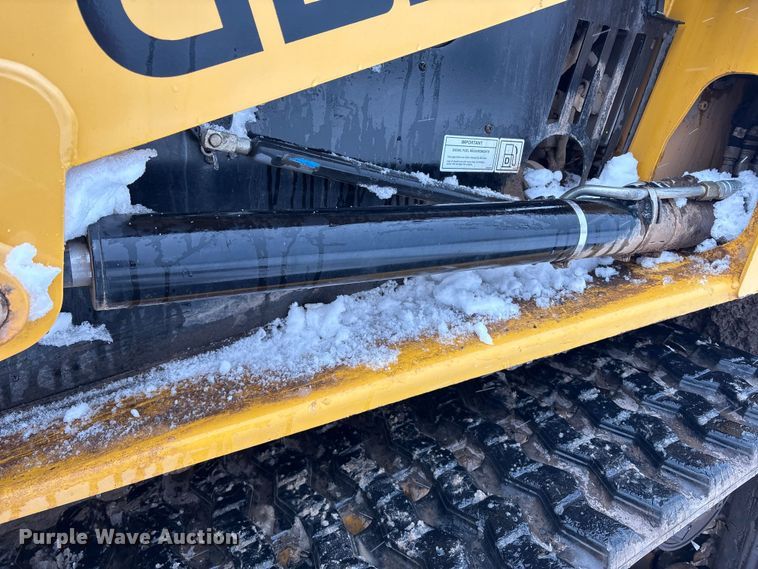 image for item YA1459 2019 Gehl RT215 tracked skid steer loader