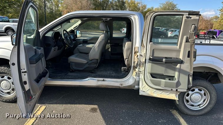 image for item DF8638 2016 Ford F150 SuperCab pickup truck