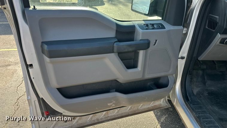 image for item DF8638 2016 Ford F150 SuperCab pickup truck