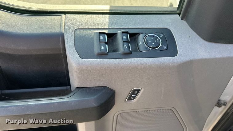 image for item DF8638 2016 Ford F150 SuperCab pickup truck