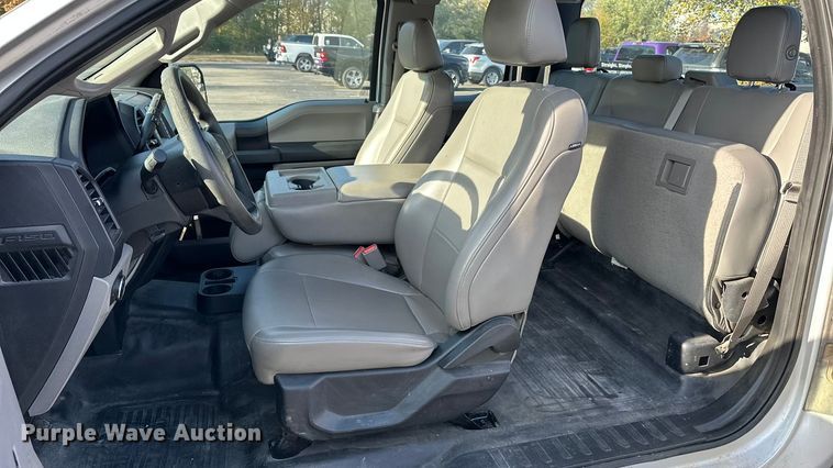 image for item DF8638 2016 Ford F150 SuperCab pickup truck