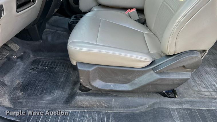 image for item DF8638 2016 Ford F150 SuperCab pickup truck