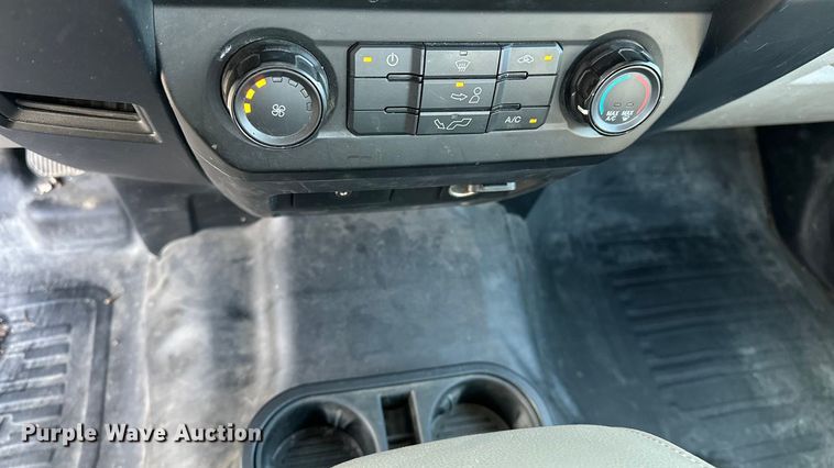 image for item DF8638 2016 Ford F150 SuperCab pickup truck