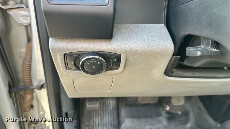 image for item DF8638 2016 Ford F150 SuperCab pickup truck