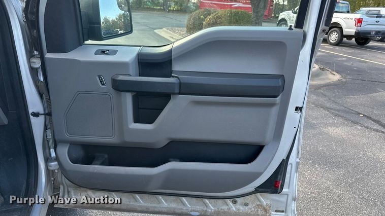 image for item DF8638 2016 Ford F150 SuperCab pickup truck