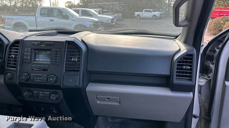 image for item DF8638 2016 Ford F150 SuperCab pickup truck