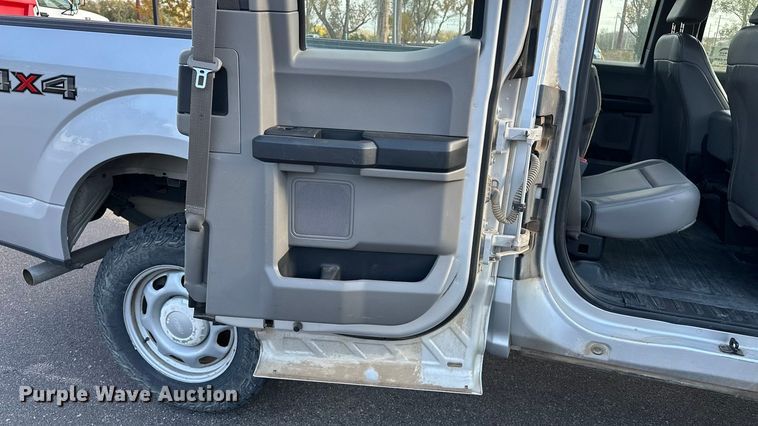 image for item DF8638 2016 Ford F150 SuperCab pickup truck