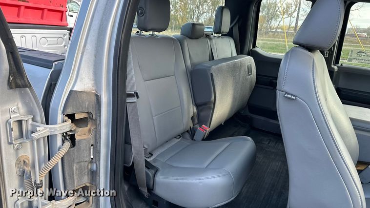 image for item DF8638 2016 Ford F150 SuperCab pickup truck