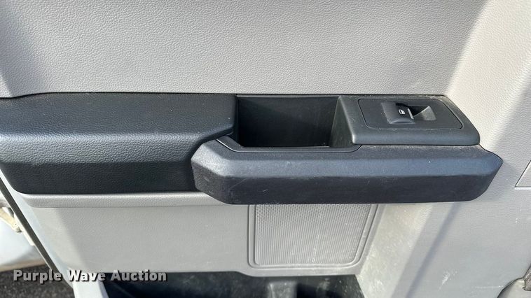 image for item DF8638 2016 Ford F150 SuperCab pickup truck