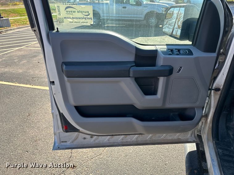 image for item DF8639 2016 Ford F150 SuperCab pickup truck