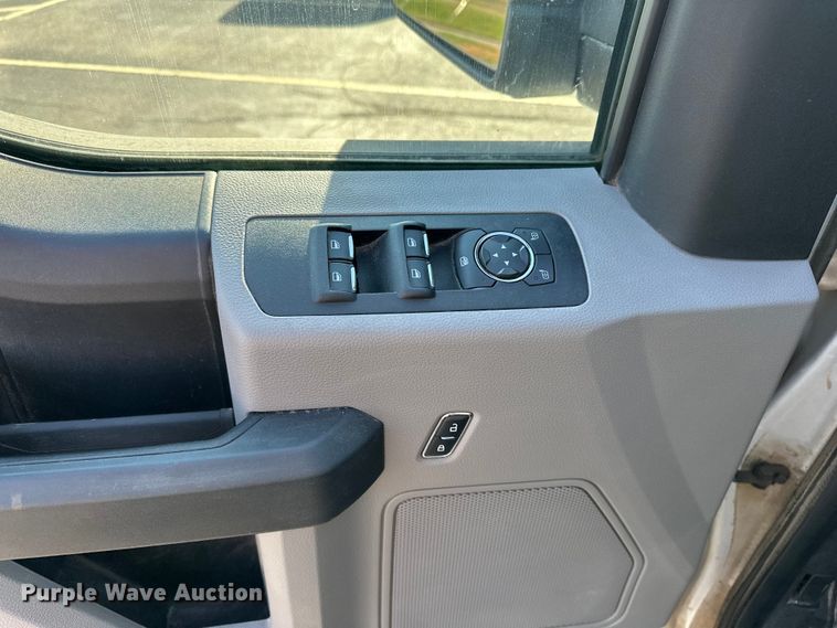 image for item DF8639 2016 Ford F150 SuperCab pickup truck