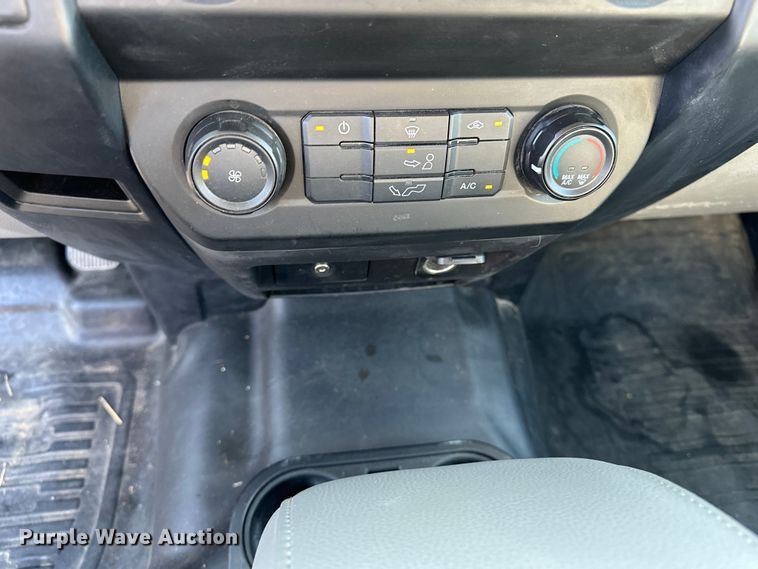 image for item DF8639 2016 Ford F150 SuperCab pickup truck