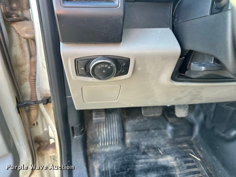 image for item DF8639 2016 Ford F150 SuperCab pickup truck