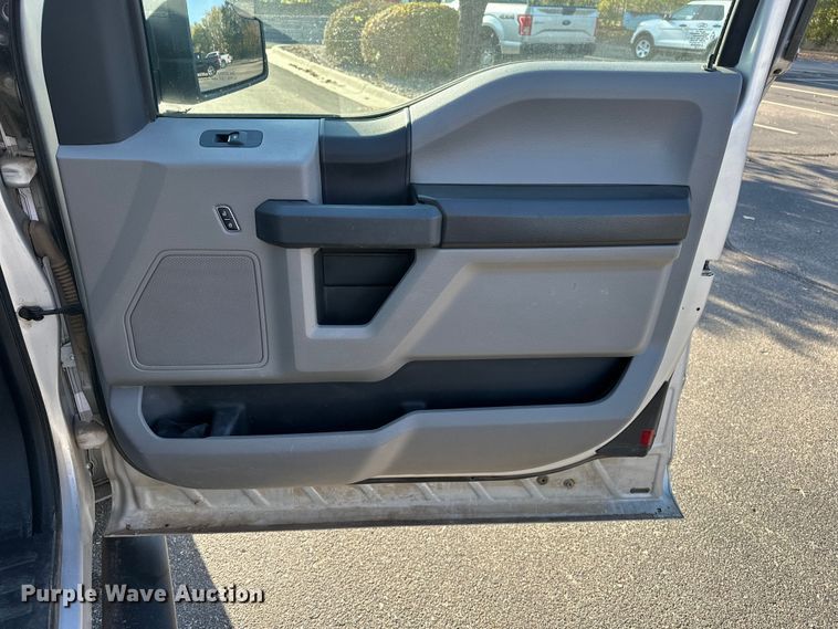 image for item DF8639 2016 Ford F150 SuperCab pickup truck