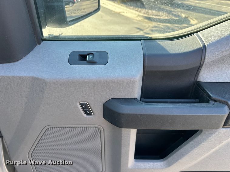 image for item DF8639 2016 Ford F150 SuperCab pickup truck