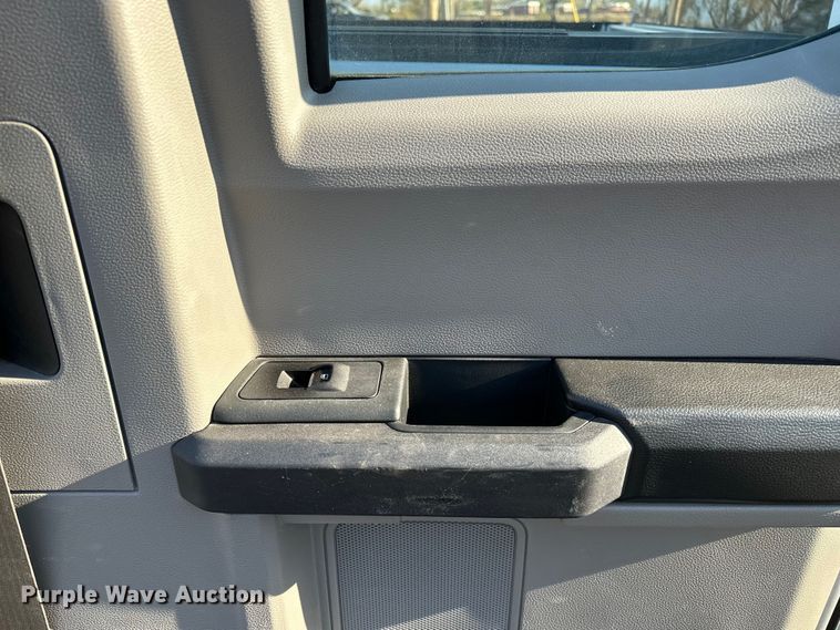 image for item DF8639 2016 Ford F150 SuperCab pickup truck